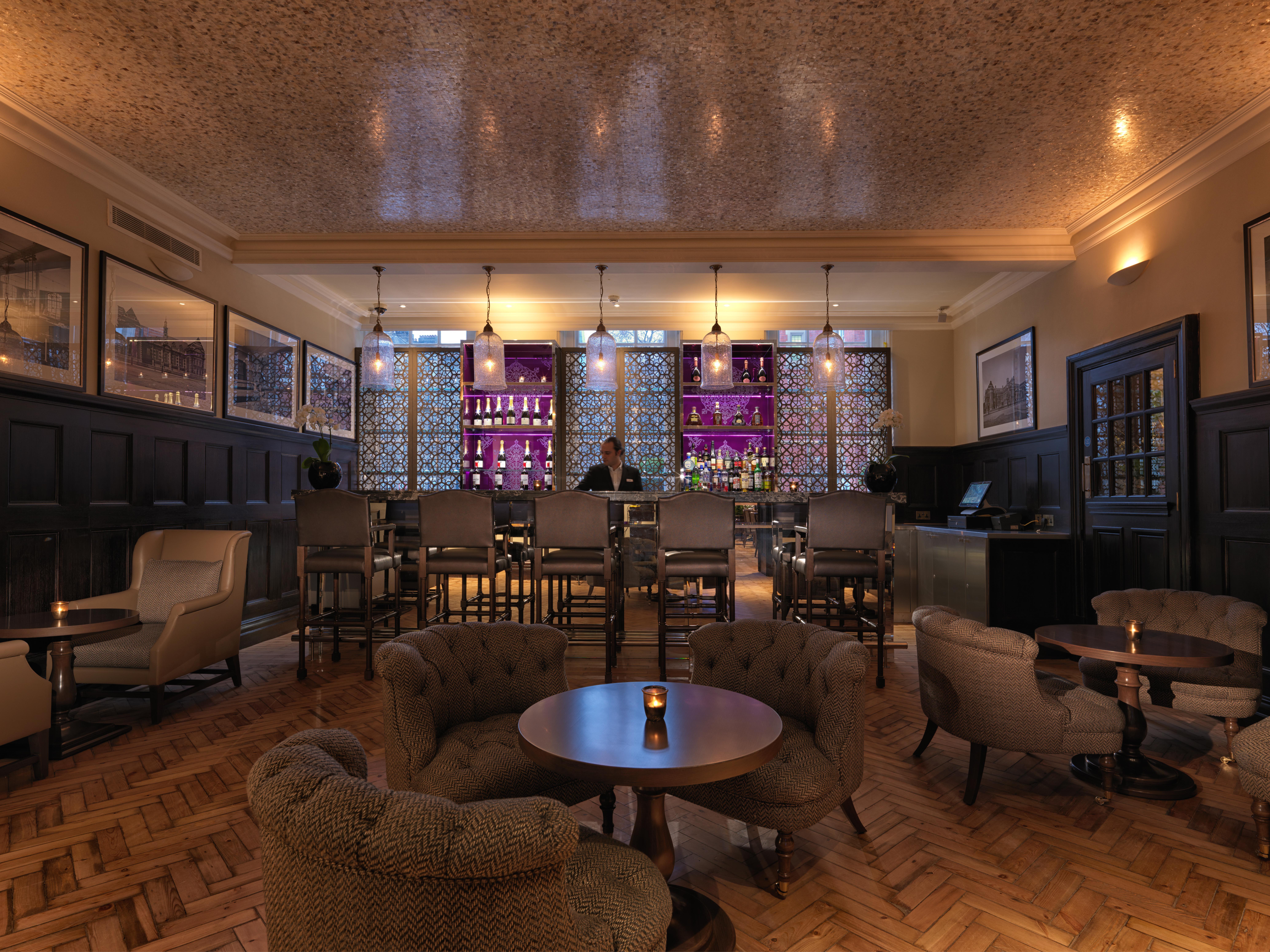 더 라리트 런던 시설 사진 The bar at the hotel