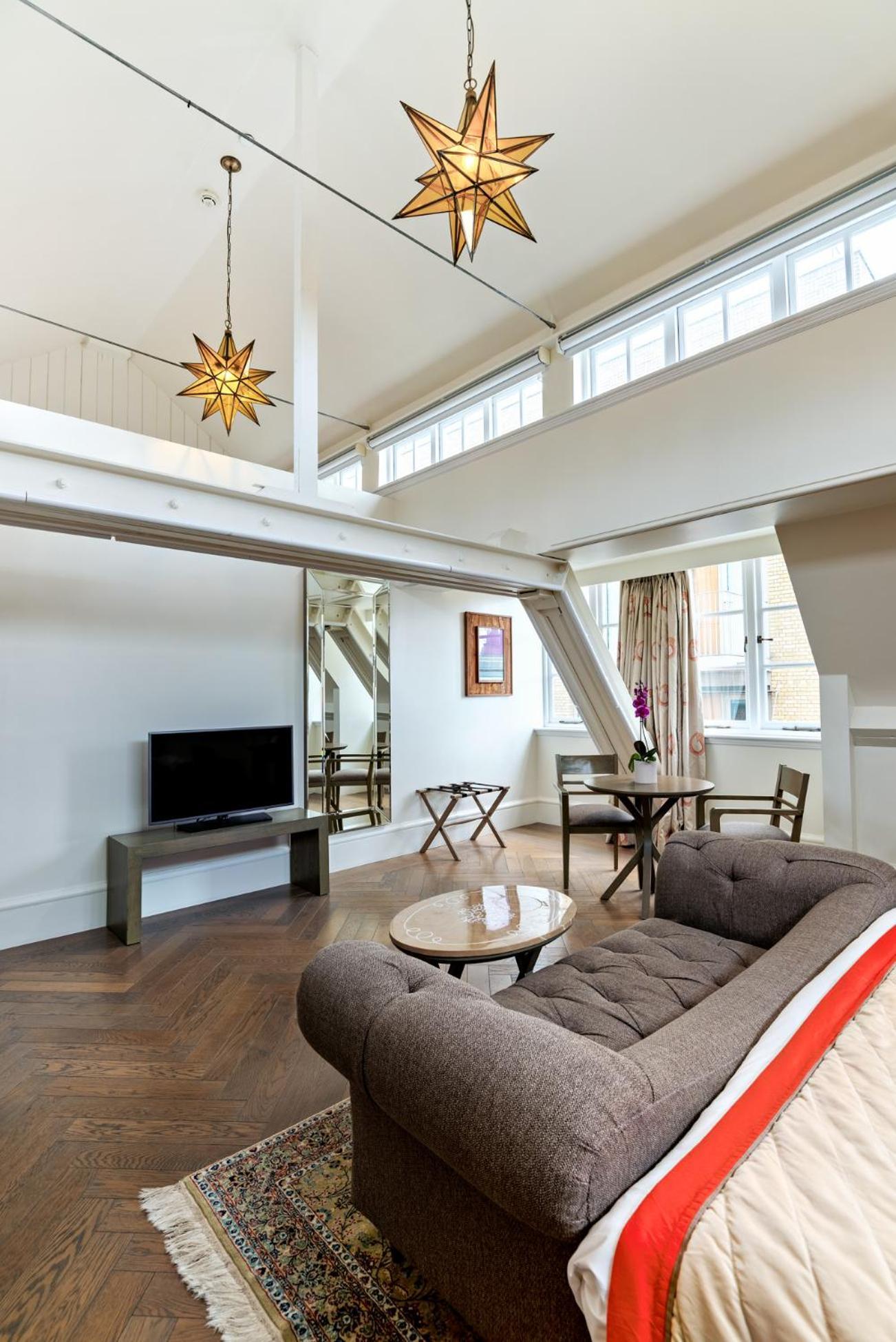 더 라리트 런던 외부 사진 A typical apartment