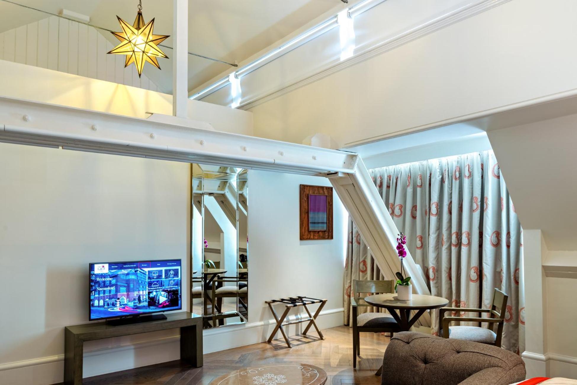 더 라리트 런던 외부 사진 A suite at the hotel