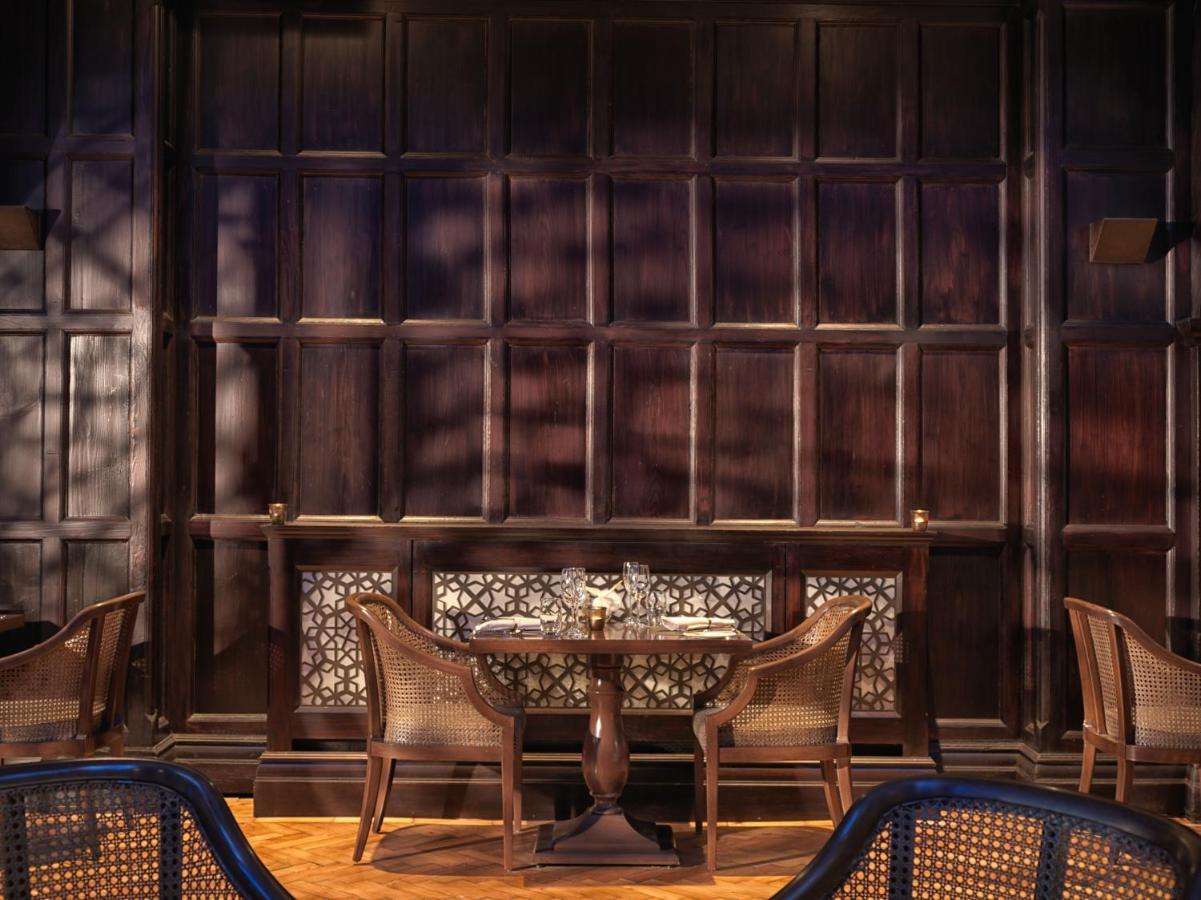 더 라리트 런던 외부 사진 The interior of the restaurant