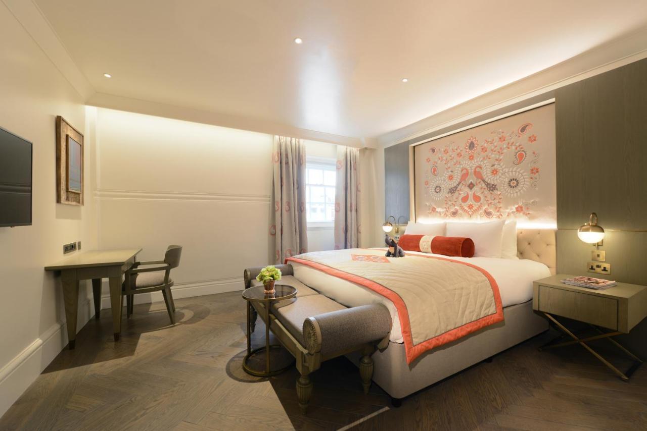 더 라리트 런던 외부 사진 A bedroom at The Mitre